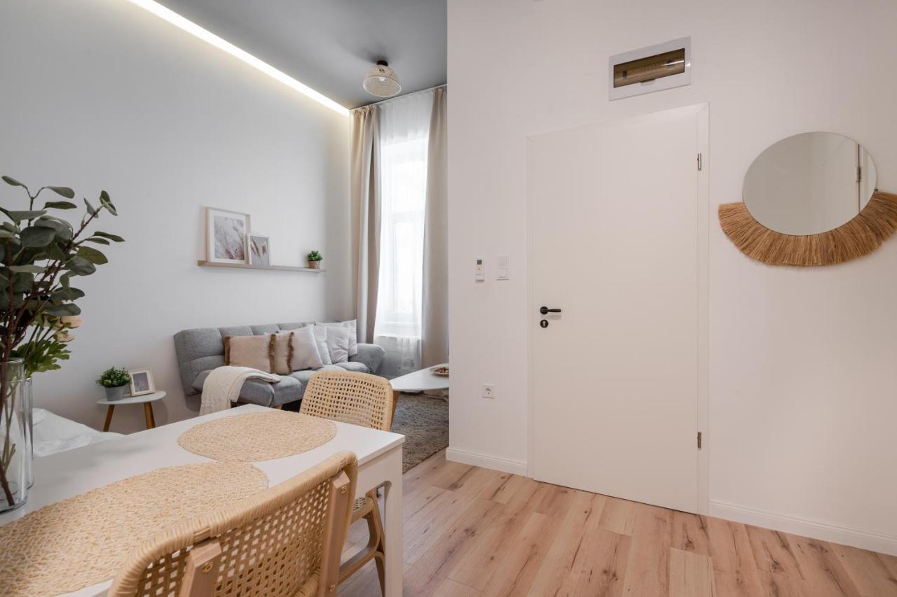 A62 - Akacfa Street - Location By Bqa Apartamento *