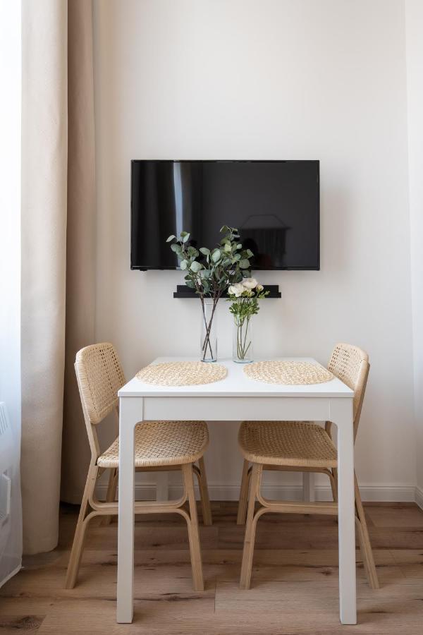 A62 - Akacfa Street - Location By Bqa Apartamento